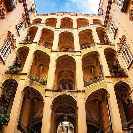 Napoli Sottosopra Chiaia Apartment Luaran gambar
