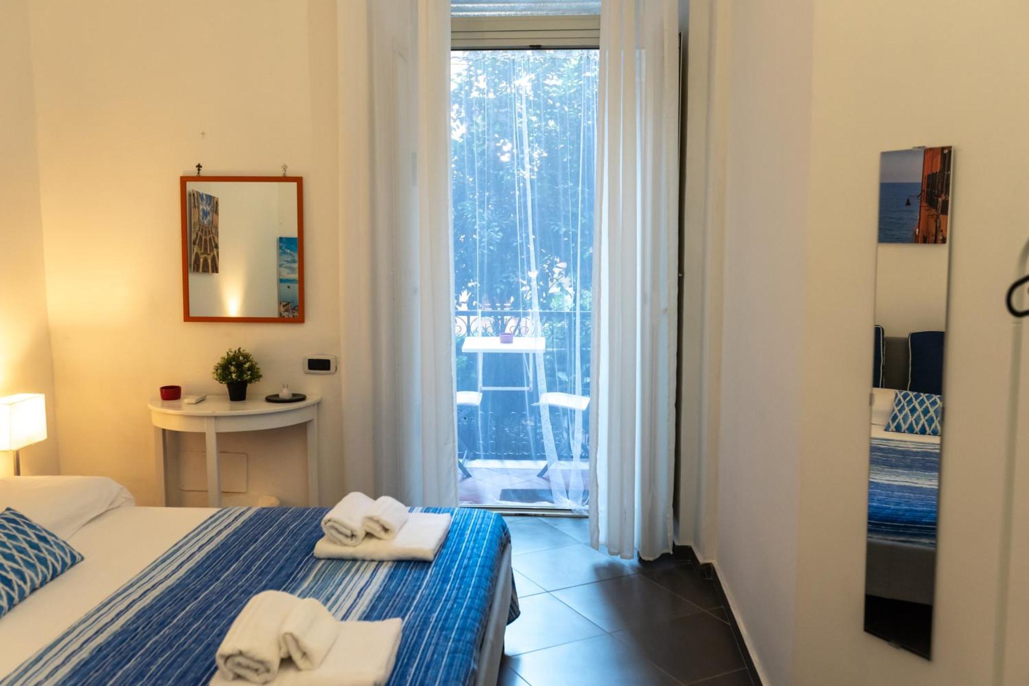 Napoli Sottosopra Chiaia Apartment Luaran gambar