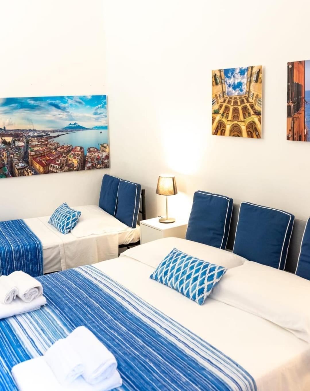 Napoli Sottosopra Chiaia Apartment Luaran gambar