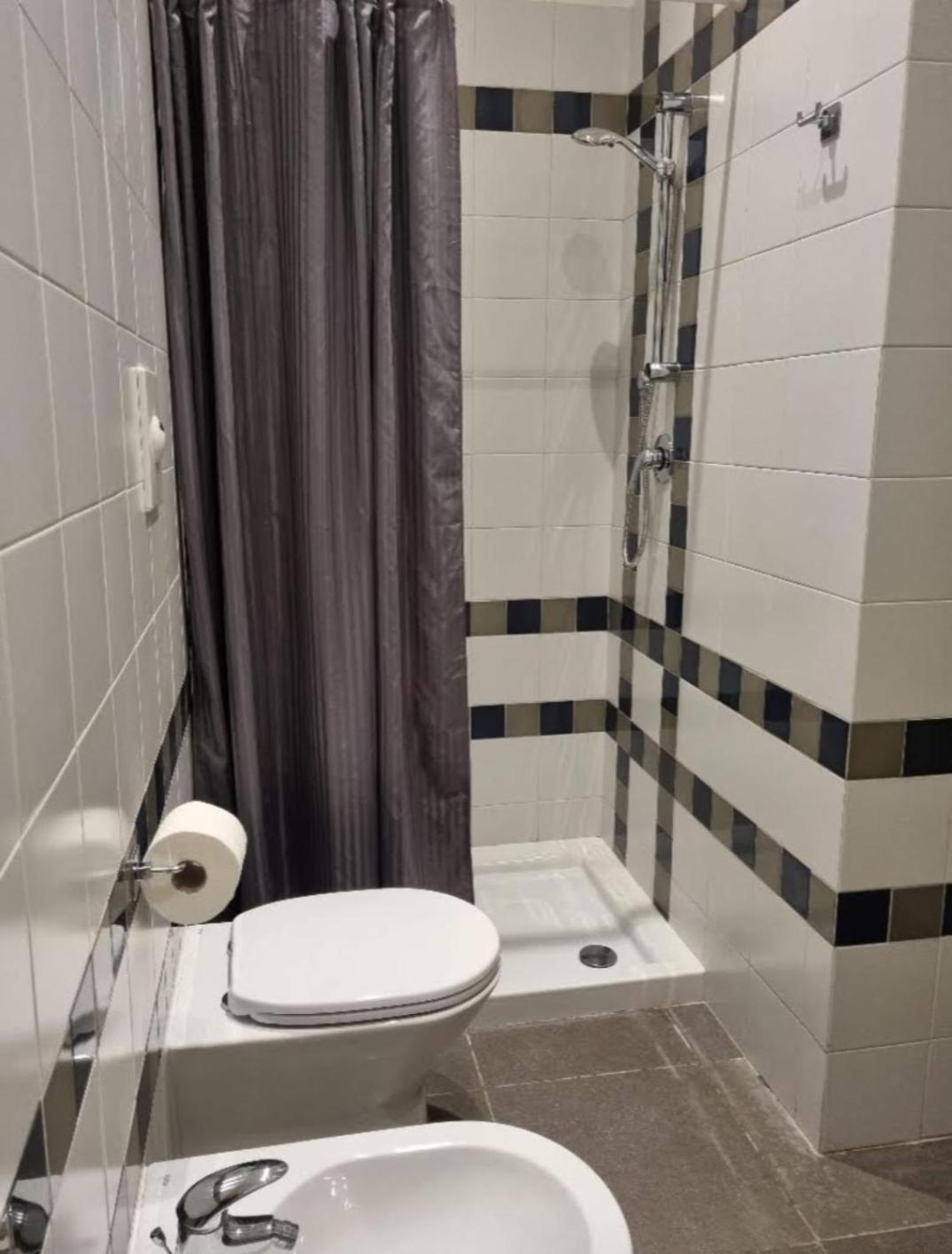 Napoli Sottosopra Chiaia Apartment Luaran gambar