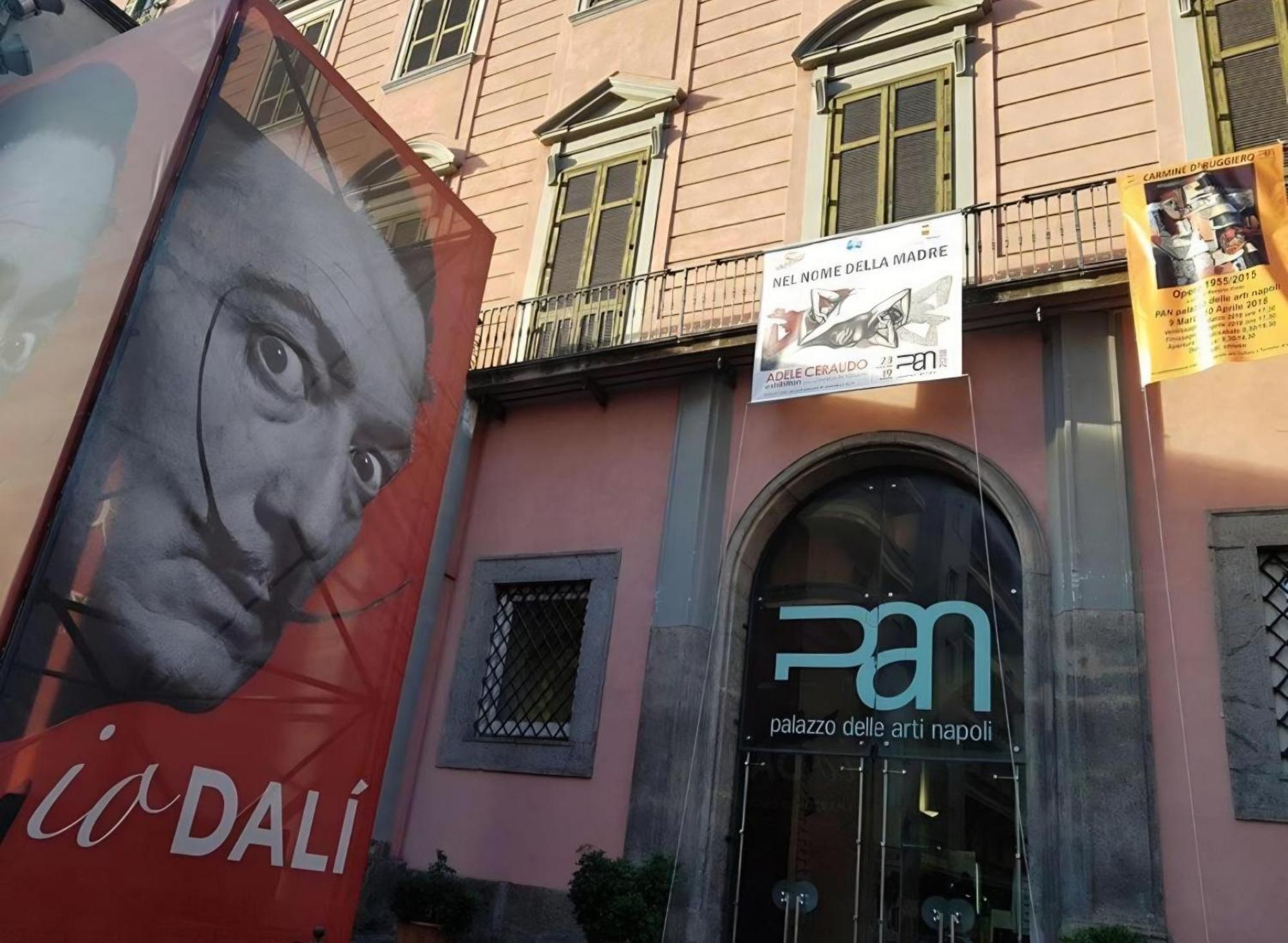 Napoli Sottosopra Chiaia Apartment Luaran gambar
